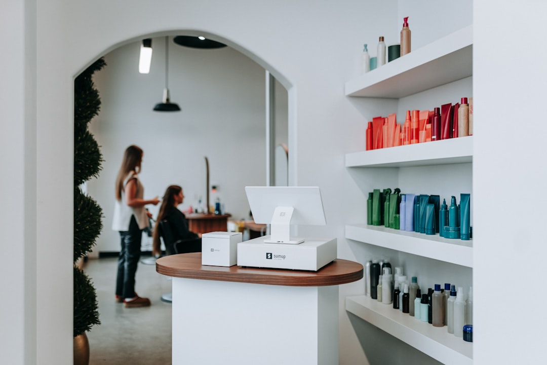 LE PETIT HÔTEL - Écrin de coiffure